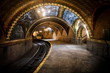 city hall station track level